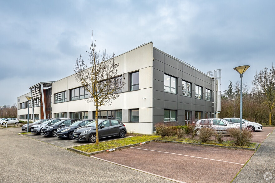 284 Allée Alexandre Borodine, Saint-Priest à louer - Photo de l’immeuble – Image 2 sur 6