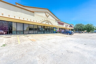 8530 S Braeswood Blvd, Houston, TX à louer Photo intérieure– Image 2 sur 48