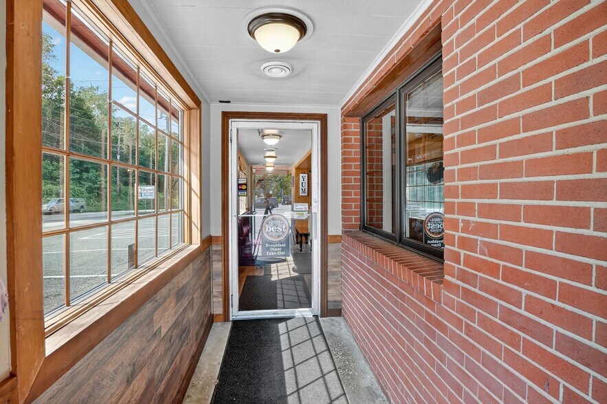 550 McKeesport Rd, Elizabeth, PA à vendre - Photo de l’immeuble – Image 2 sur 67