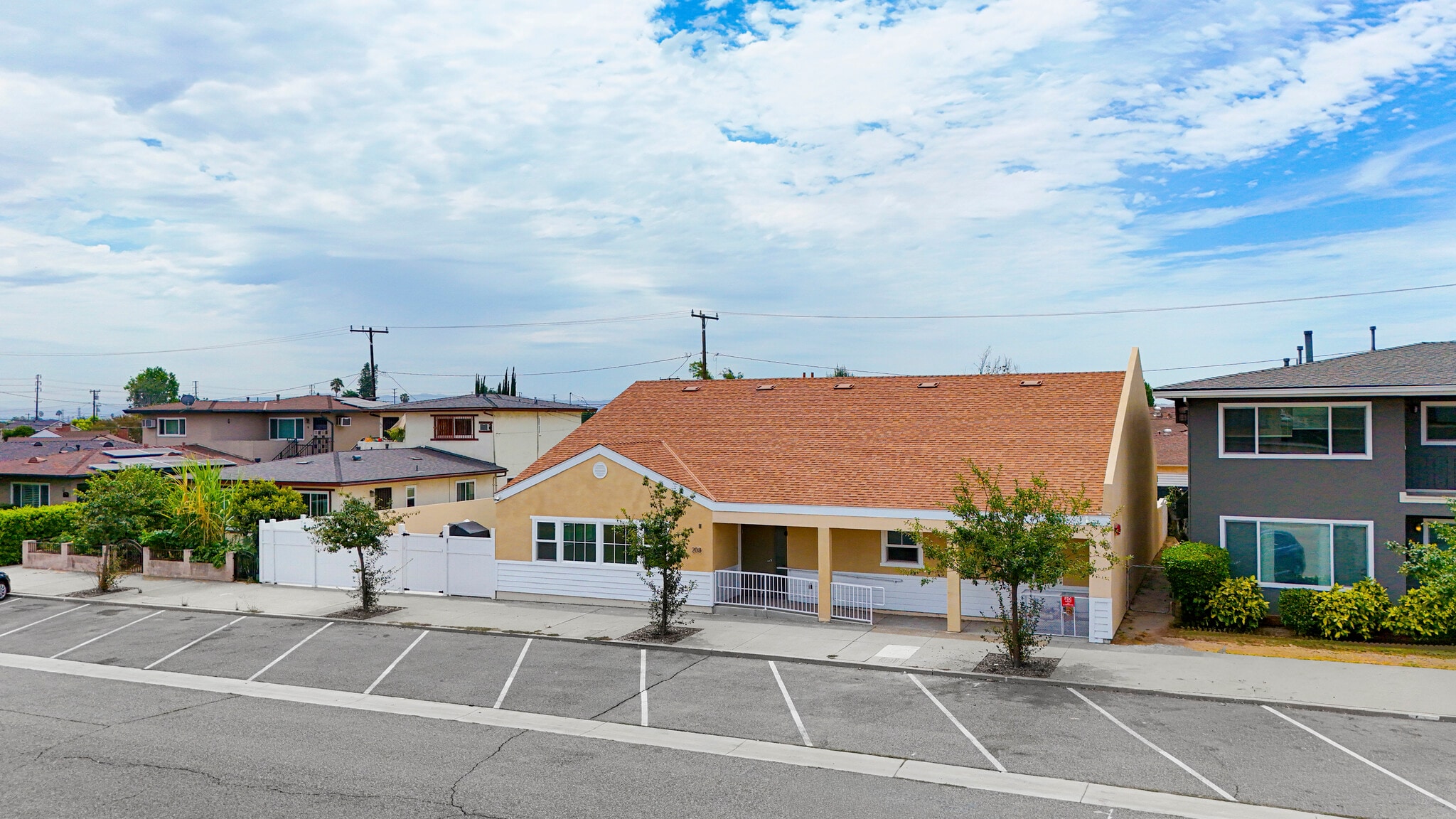 208 W Fairview Ave, San Gabriel, CA à louer Photo intérieure– Image 1 sur 27