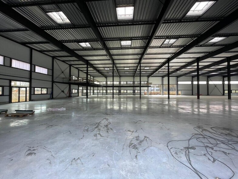Industriel/Logistique dans Cergy à louer - Photo de l’immeuble – Image 3 sur 4