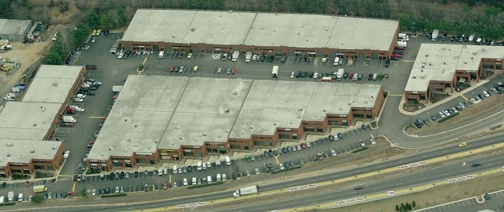 8241 Backlick Rd, Lorton, VA à louer - Photo de l’immeuble – Image 3 sur 7