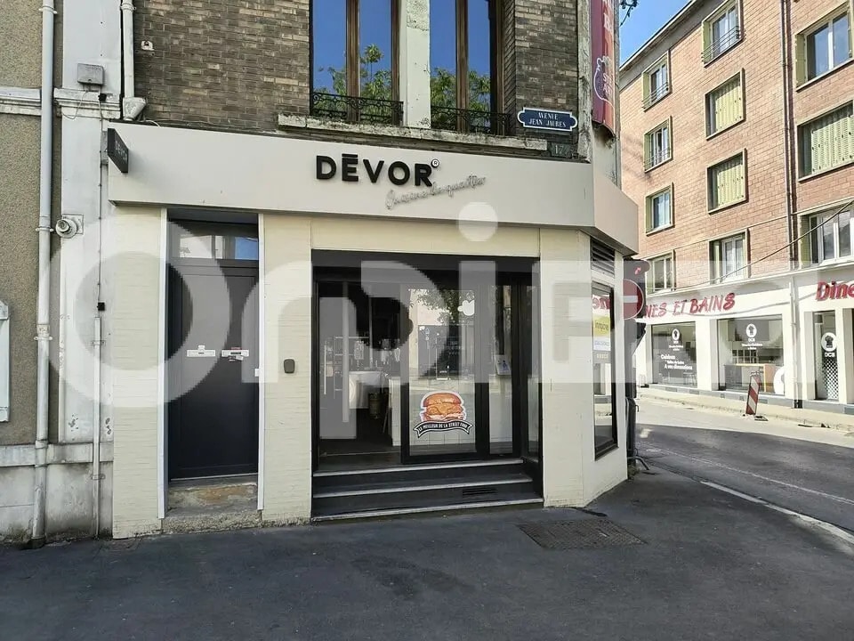 Local commercial dans Reims à louer Photo de l’immeuble– Image 1 sur 4