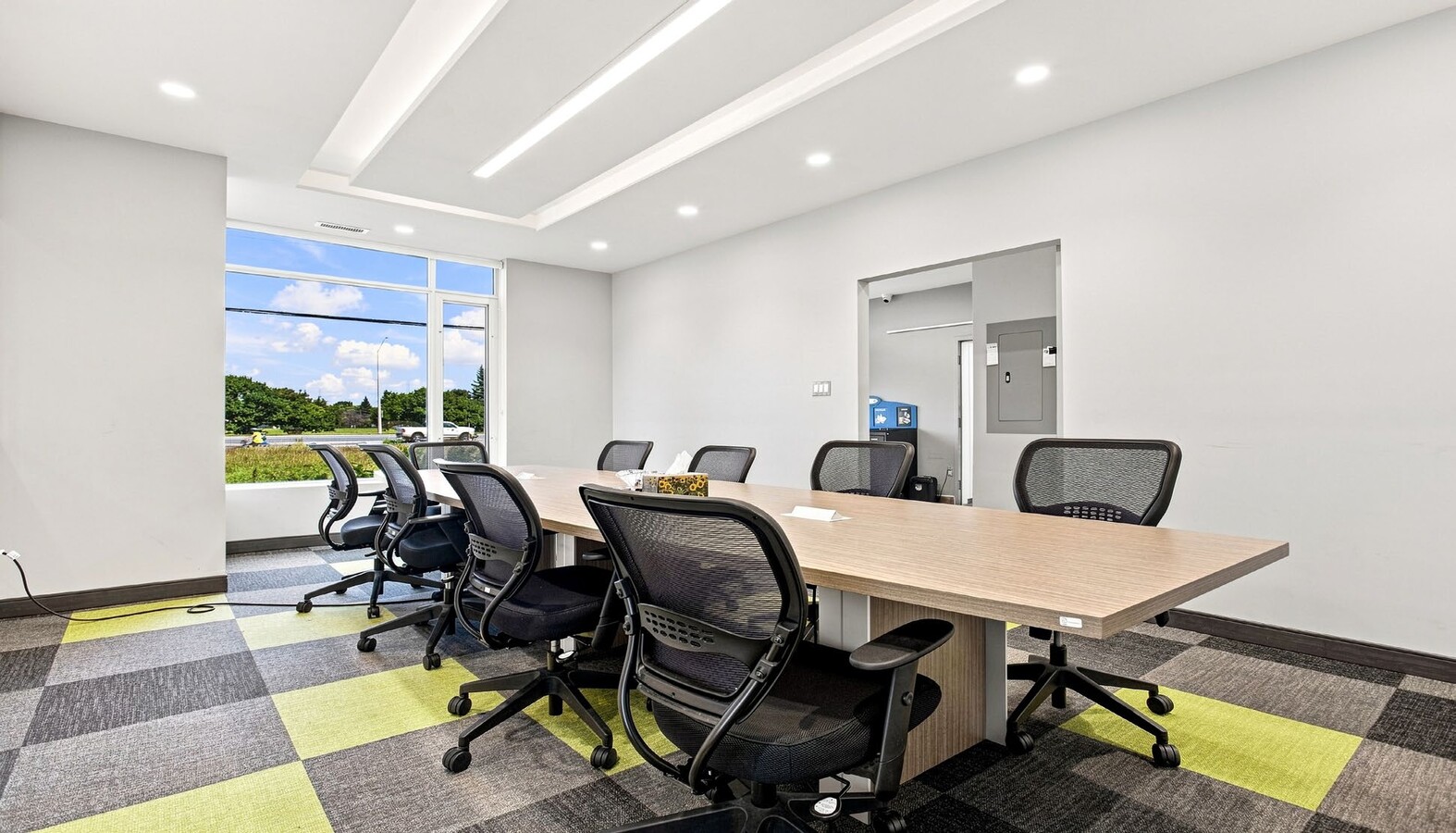2500 St. Laurent Blvd, Ottawa, ON K1H 1B1 - Lot 101 - - Photo intérieure - Image 1 of 5
