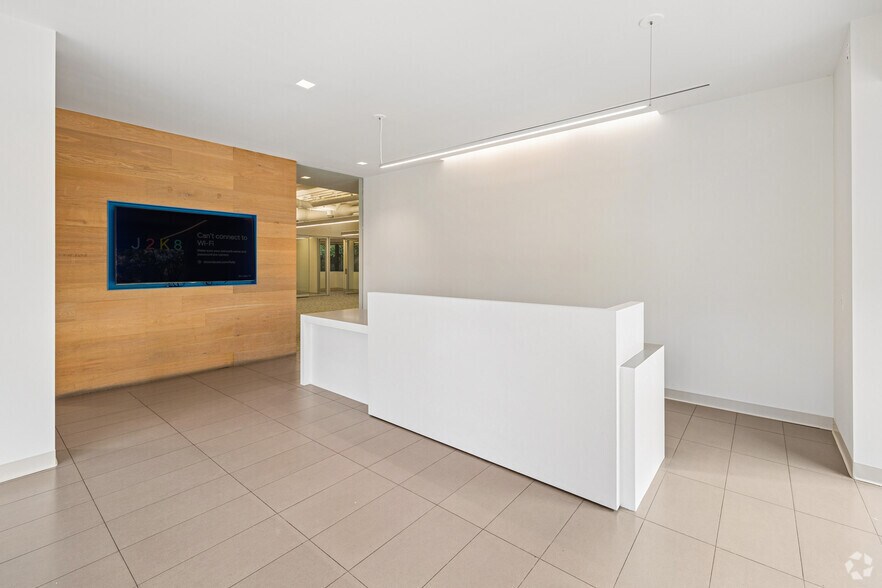 2220 N University Dr, Newport Beach, CA à louer - Photo intérieure – Image 3 sur 24