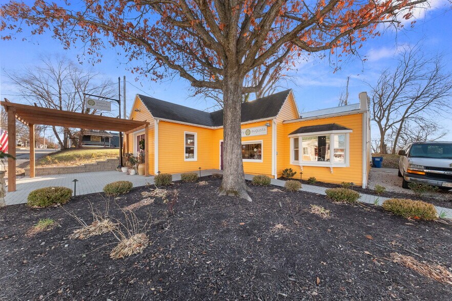 5558 Walnut St, Augusta, MO à vendre - Photo de l’immeuble – Image 2 sur 27