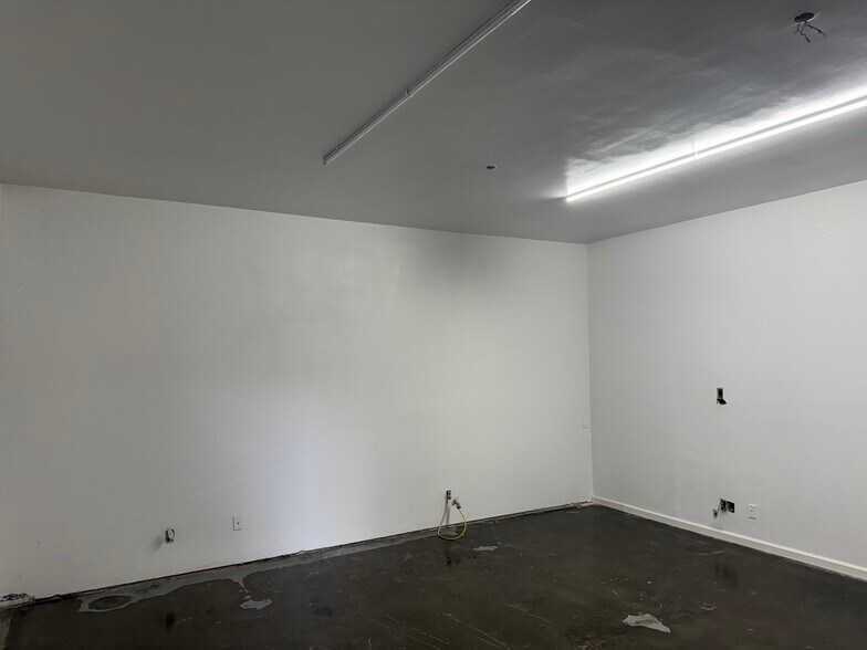 9830 San Fernando Rd, Pacoima, CA à louer - Photo de l’immeuble – Image 3 sur 9