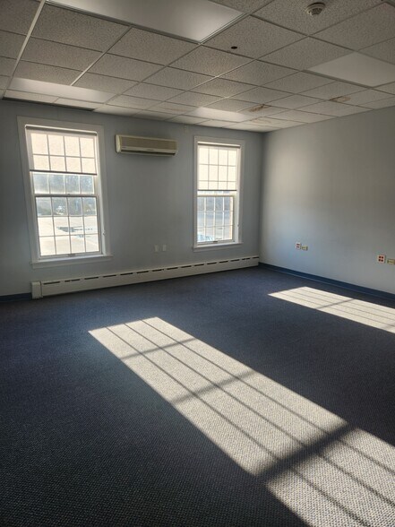 20 N Park Ave, Plymouth, MA à louer - Photo intérieure – Image 2 sur 6