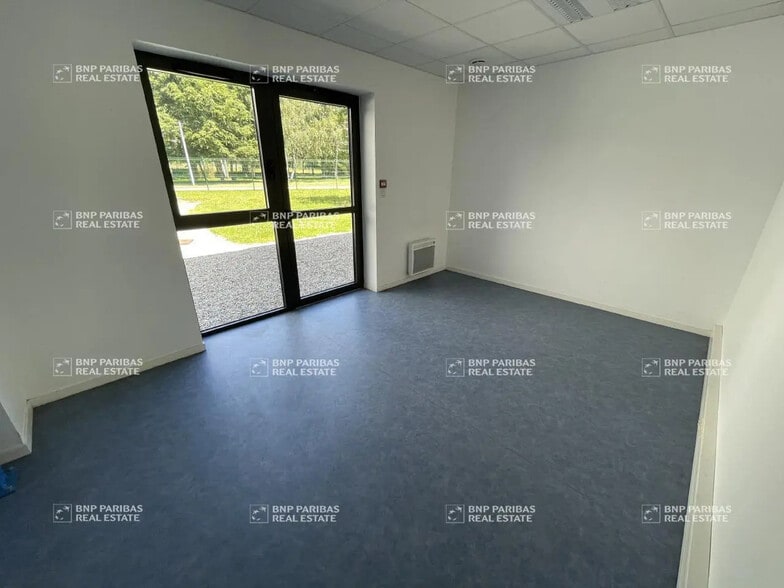 Local d'activités dans Bruz à vendre - Photo de l’immeuble – Image 3 sur 8