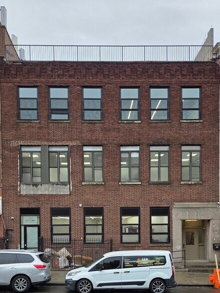 68 Franklin Ave, Brooklyn, NY à louer - Photo de l’immeuble – Image 2 sur 12