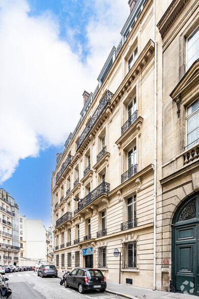 13 Rue Du Docteur Lancereaux, Paris à louer - Photo de l’immeuble – Image 3 sur 3