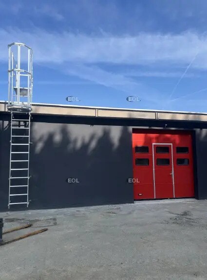 Local d'activités dans Maurepas à vendre - Photo de l’immeuble – Image 2 sur 12