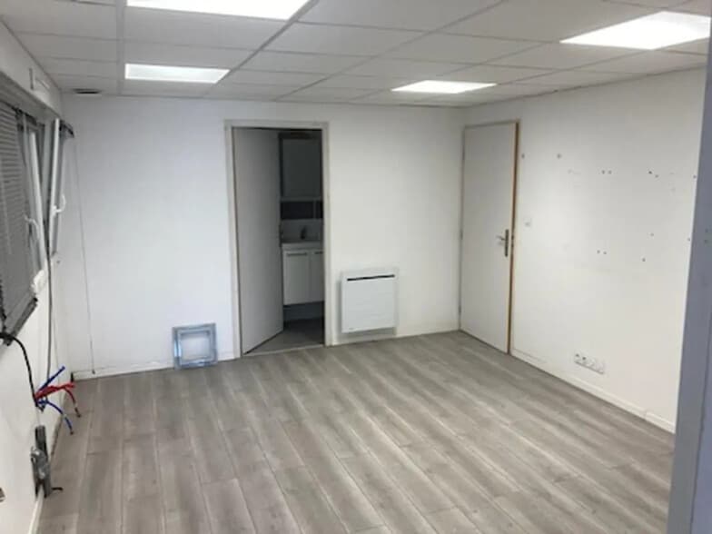 Industriel/Logistique dans Baden à louer - Photo intérieure – Image 2 sur 3