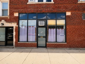 2354 N Saint Louis Ave, Chicago, IL à louer Photo intérieure– Image 1 sur 11
