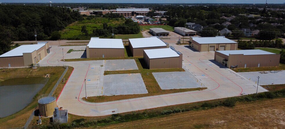 11811 Champion Forest Dr, Houston, TX à louer - Photo de l’immeuble – Image 3 sur 6