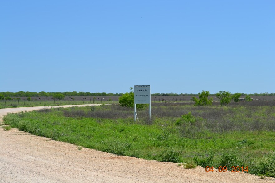 IH 37 and Hwy 72, Three Rivers, TX à vendre - Photo de l’immeuble – Image 1 sur 1