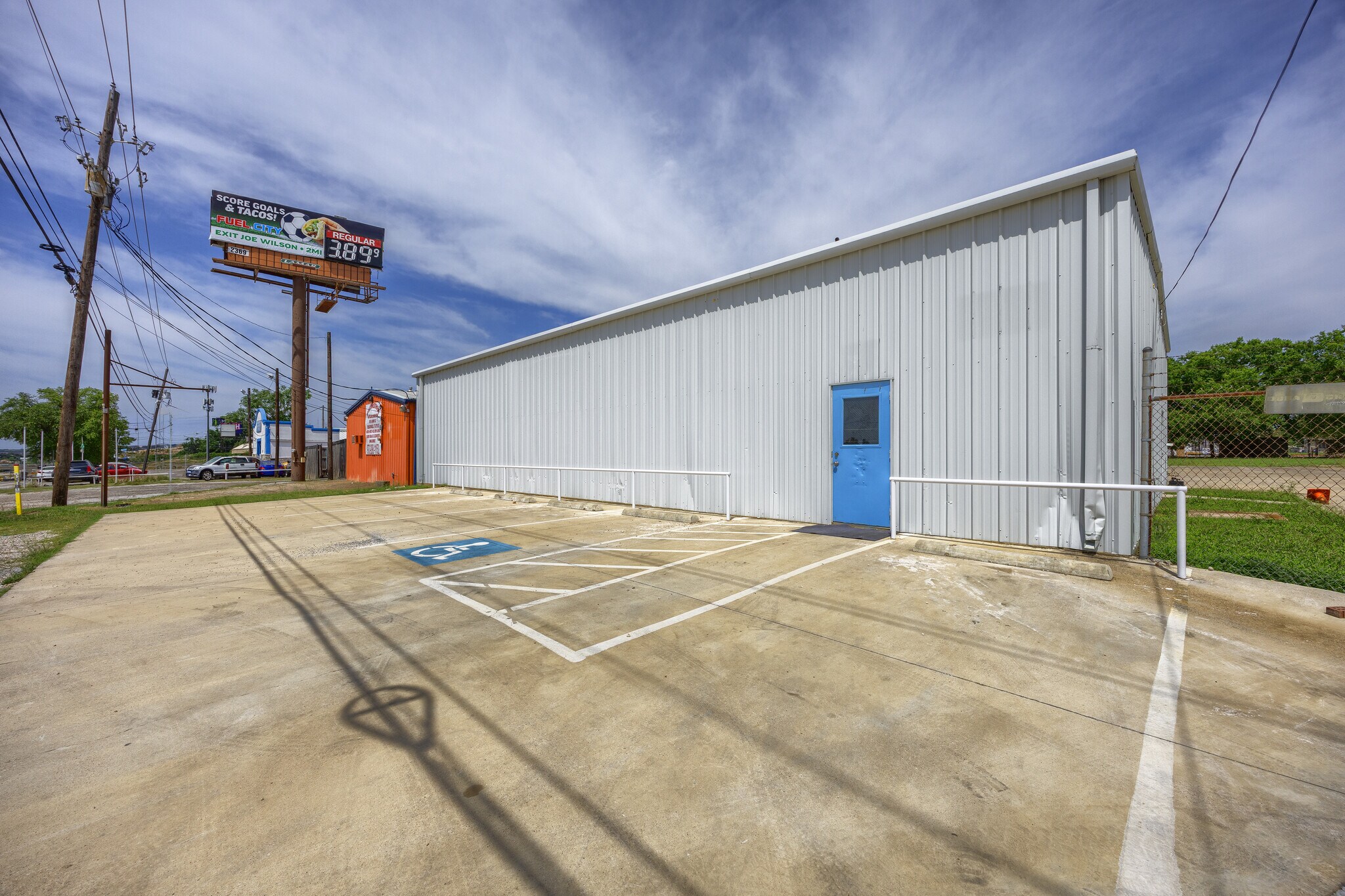 617 G Alexander fwy, Duncanville, TX à louer Photo principale– Image 1 sur 25