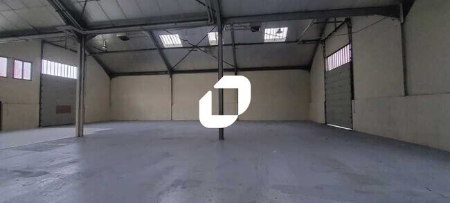 Plus de détails pour Local d'activités à louer