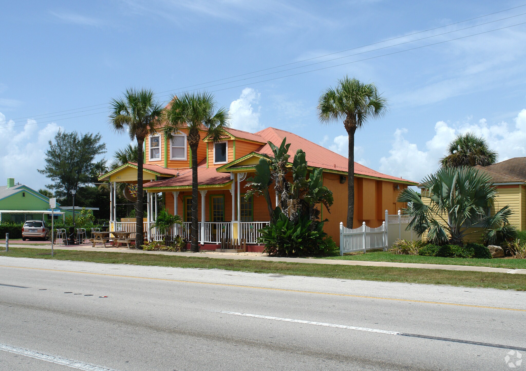 142 N Atlantic Ave, Cocoa Beach, FL à vendre Photo principale– Image 1 sur 15
