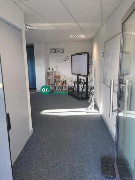 Bureau dans Cholet à louer - Photo de l’immeuble – Image 2 sur 10
