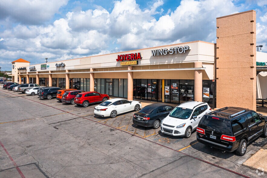 6962-6998 S Zarzamora St, San Antonio, TX à louer - Photo de l’immeuble – Image 3 sur 11