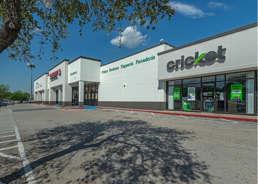 8201-8235 Broadway St, Houston, TX à vendre - Photo de l’immeuble – Image 3 sur 6