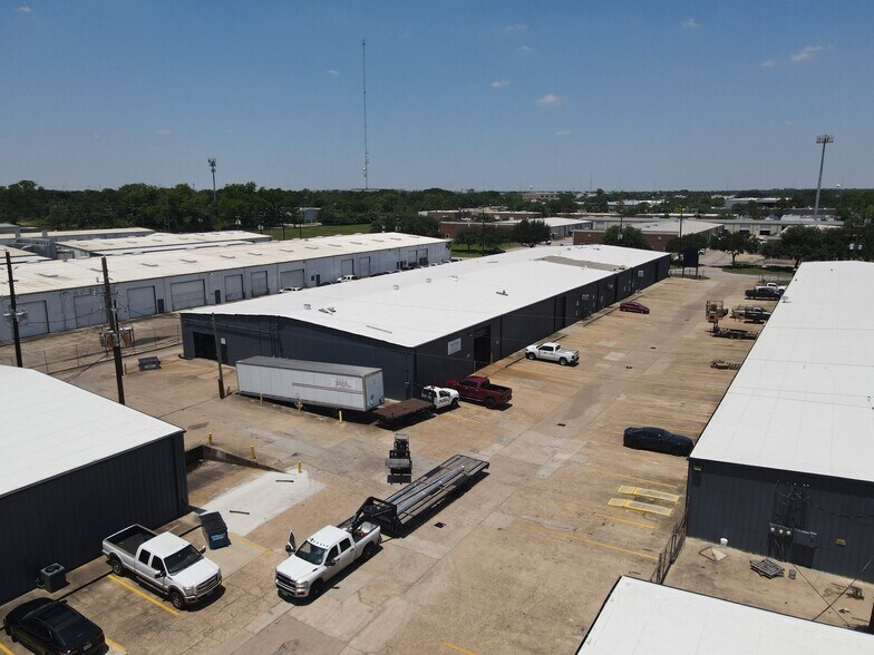 9863 Tanner Rd, Houston, TX à louer - Photo de l’immeuble – Image 2 sur 8