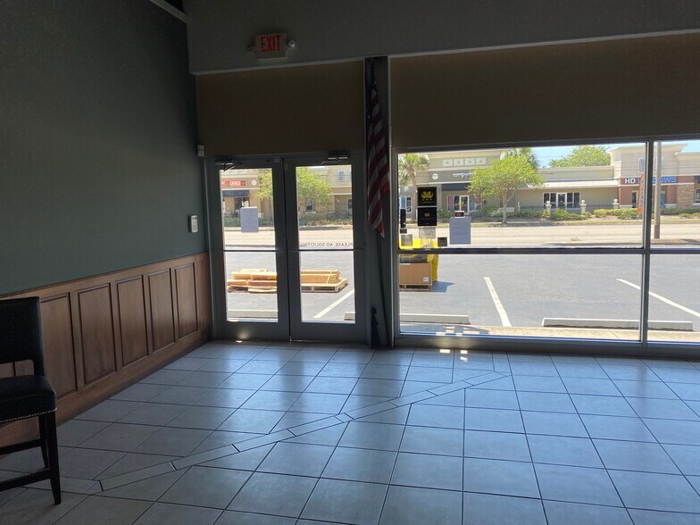 2599 22nd Ave N, Saint Petersburg, FL à louer - Photo intérieure – Image 2 sur 11