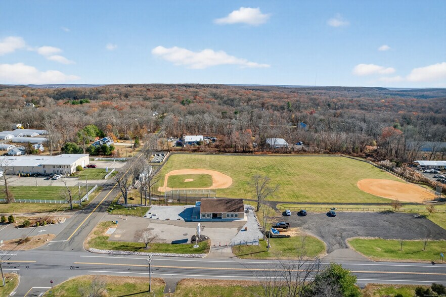 742 Amity Rd, Bethany, CT à vendre - Photo de l’immeuble – Image 2 sur 30