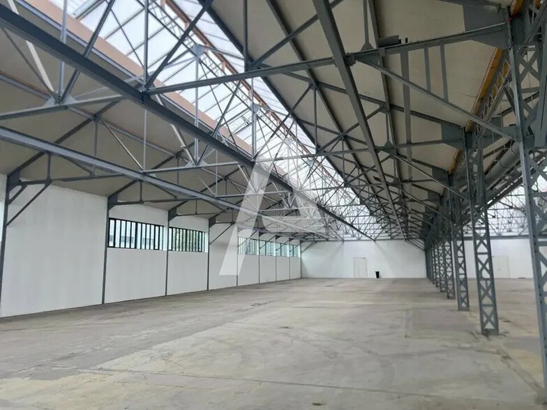 Local d’activités dans Ivry-sur-Seine à louer - Photo de l’immeuble – Image 2 sur 9
