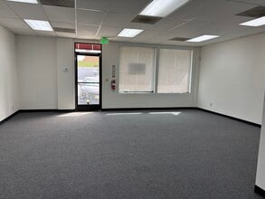 31900 Mission Trl, Lake Elsinore, CA à louer Photo intérieure– Image 2 sur 7