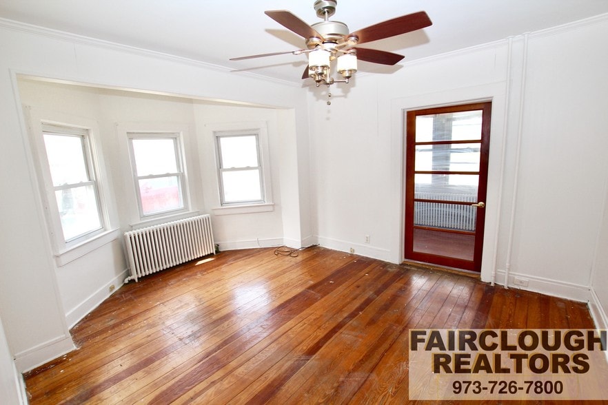 23 Main St, Ogdensburg, NJ à vendre - Photo intérieure – Image 2 sur 13
