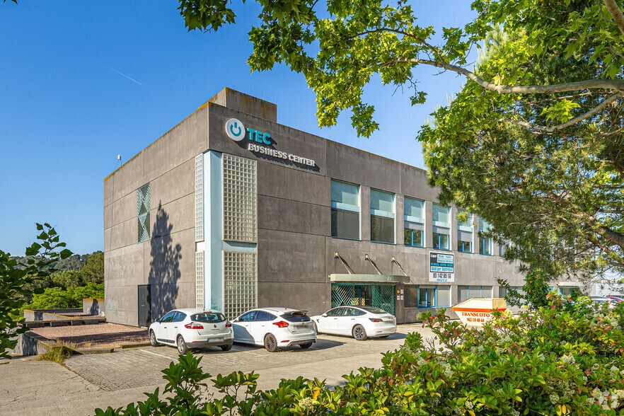 Local d'activités dans Cerdanyola del Vallès, Barcelona à vendre - Photo principale – Image 1 sur 5