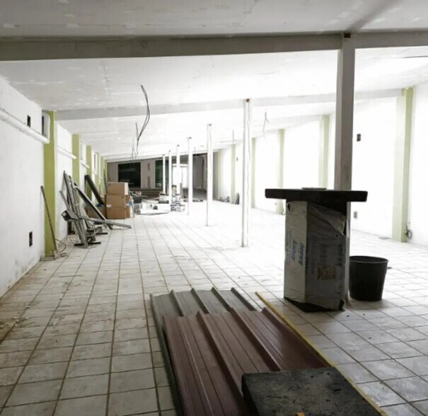 Local d’activités dans Saint-Omer à louer - Photo de l’immeuble – Image 1 sur 2