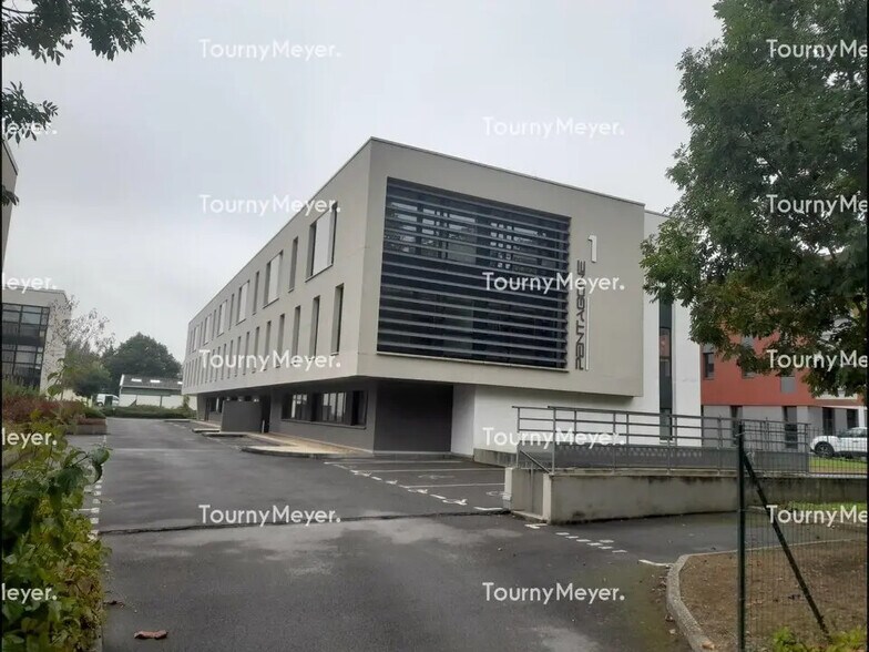Bureau dans Saint-Grégoire à louer - Photo de l’immeuble – Image 3 sur 6