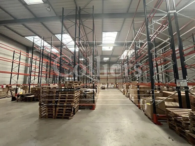 Local d’activités dans Roquefort-la-Bédoule à louer - Photo de l’immeuble – Image 3 sur 4