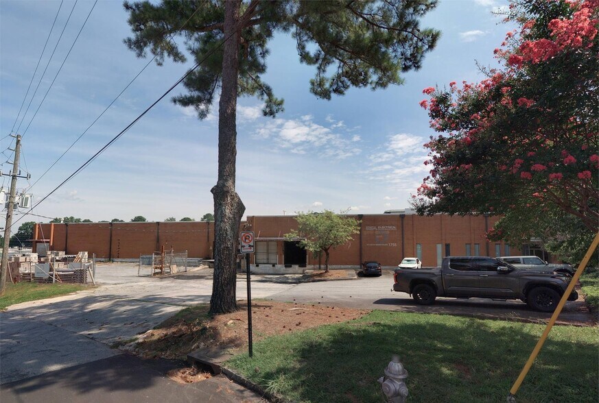1755 Macarthur Blvd NW, Atlanta, GA à vendre - Photo de l’immeuble – Image 2 sur 4
