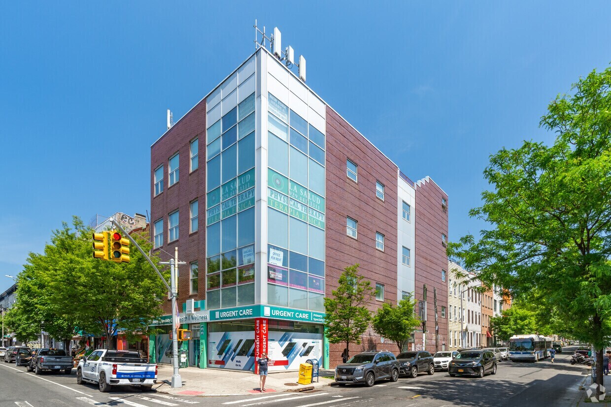 331 Knickerbocker Ave, Brooklyn, NY à louer Photo de l’immeuble– Image 1 sur 9