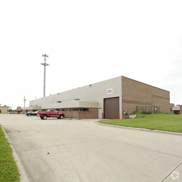 21355 Carlo Dr, Clinton Township, MI à louer - Photo principale – Image 1 sur 3