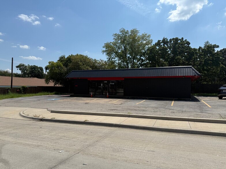 673 W Pipeline Rd, Hurst, TX à vendre - Photo de l’immeuble – Image 3 sur 8