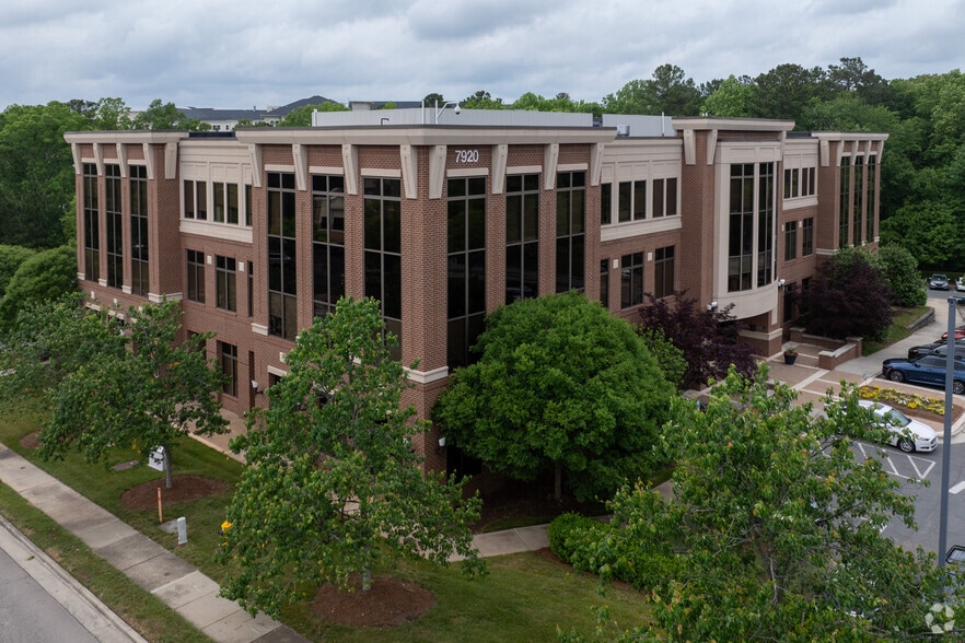 7920 ACC Blvd, Raleigh, NC à vendre - Photo principale – Image 2 sur 25