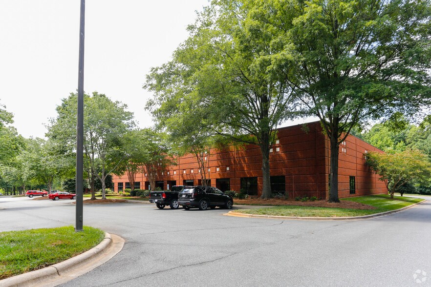 11515 Vanstory Dr, Huntersville, NC à louer - Photo de l’immeuble – Image 3 sur 10