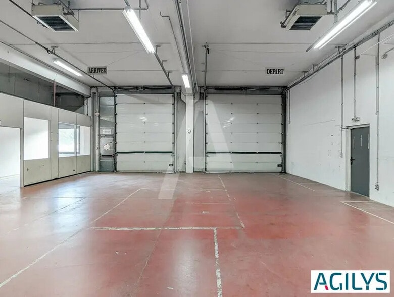 8 Rue Des Cévennes, Lisses à louer - Photo intérieure – Image 3 sur 9