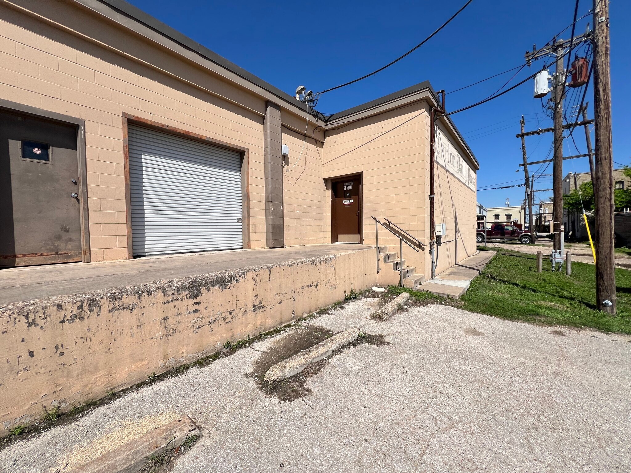 211 W 3rd St, Taylor, TX à louer Photo de l’immeuble– Image 1 sur 12