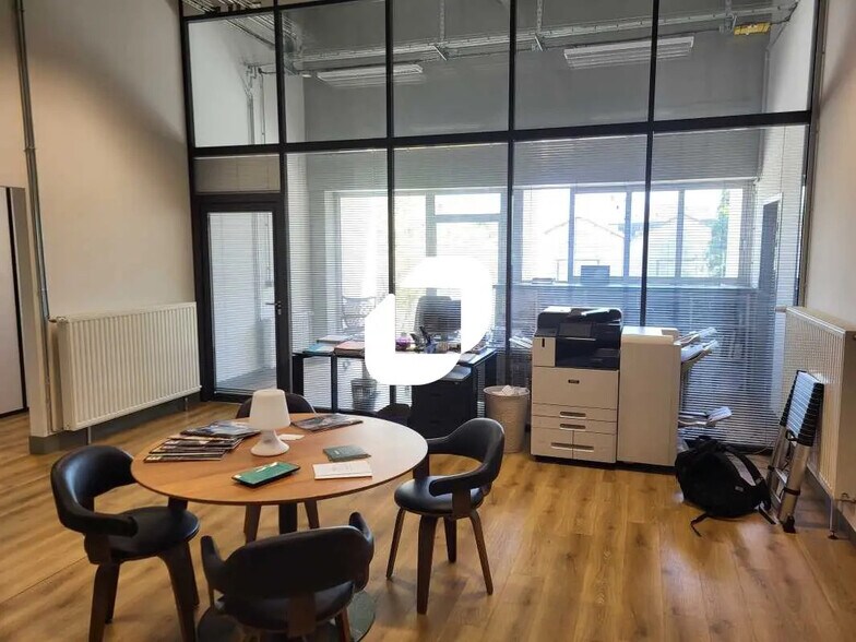 Bureau dans Bègles à louer - Photo de l’immeuble – Image 1 sur 14