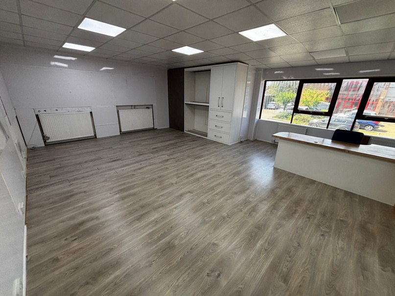 Mark Rd, Hemel Hempstead, HRT HP2 7TA - Lot 2 -  - Photo intérieure - Image 1 of 2