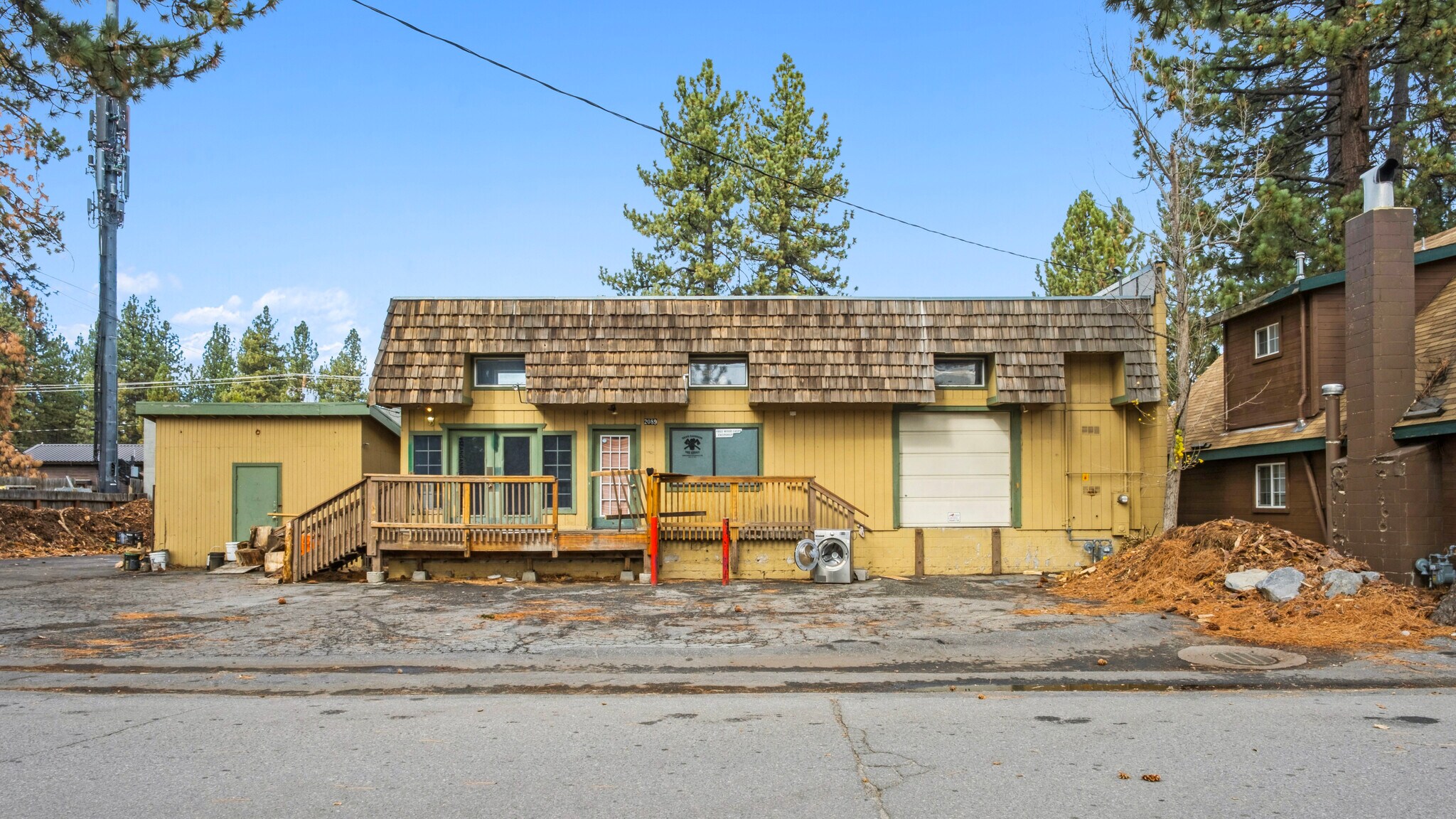 2087 James Ave, South Lake Tahoe, CA à vendre Photo de l’immeuble– Image 1 sur 31
