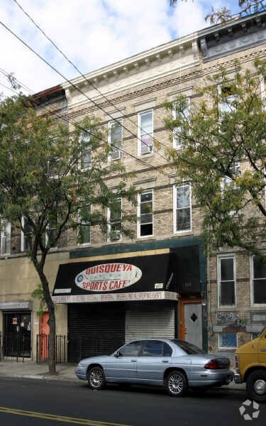 603 Seneca Ave, Flushing, NY à vendre Photo principale– Image 1 sur 3