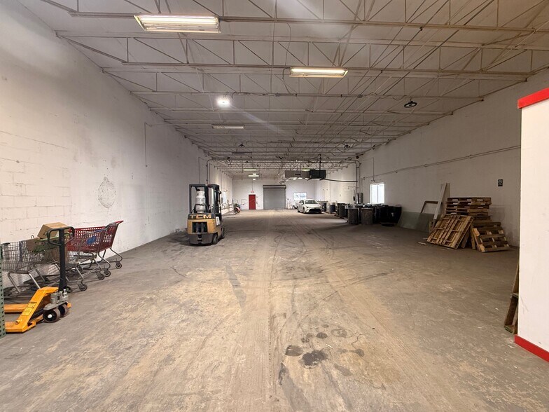 3660 E 10th Ct, Hialeah, FL à louer - Photo de l’immeuble – Image 1 sur 6