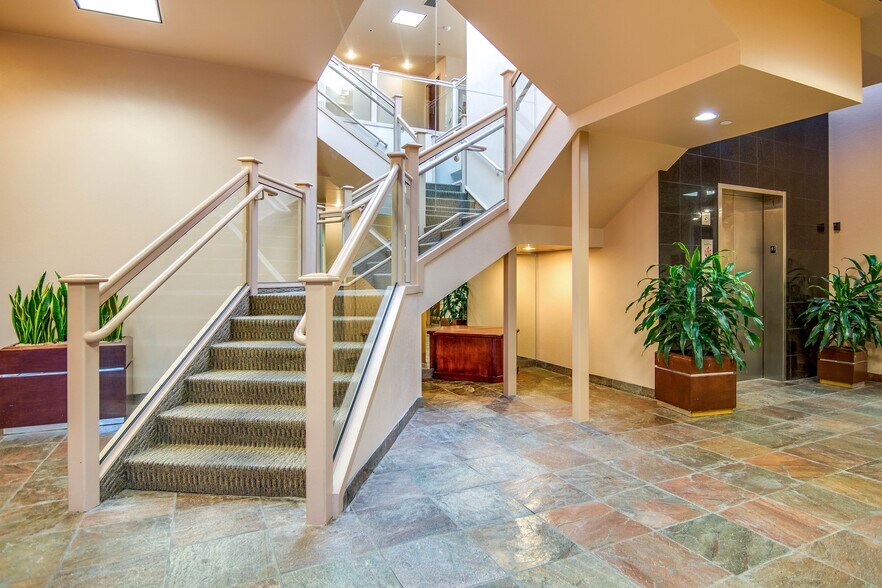 428 E Winchester St, Salt Lake City, UT à louer - Hall d’entrée – Image 3 sur 4